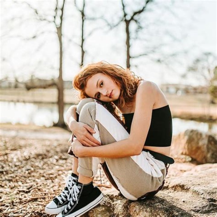 Maggie Elizabeth Jones Bio Wiki